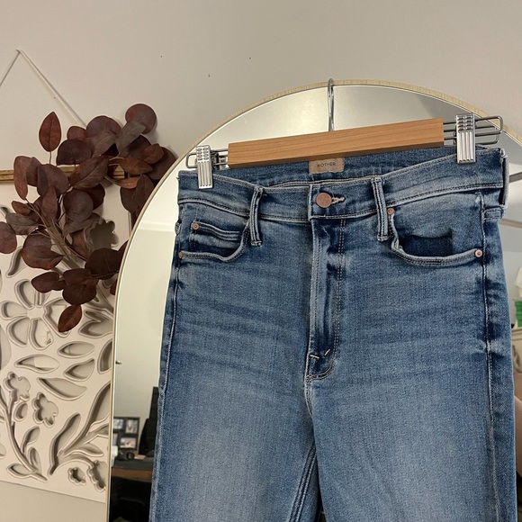 MOTHER Mid Rise Dazzle Ankle Fray in Riding the Cliffside Blue Jeans - Picture 4 of 12